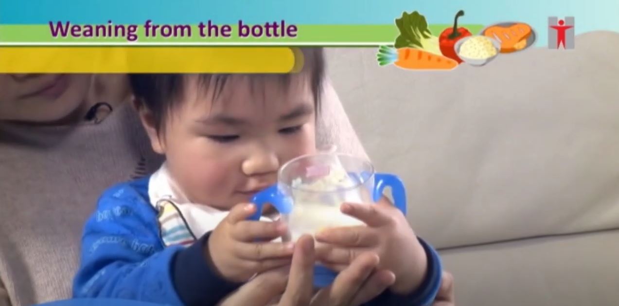 幫幼兒同奶瓶講「拜拜」(印尼語)